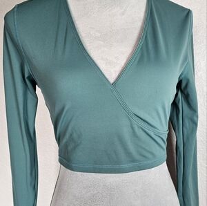 Long Sleeved Women's Cropped Wrap Top Workout Gym Small green